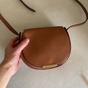 Cuyana middle saddle bag - smooth leather, caramel
